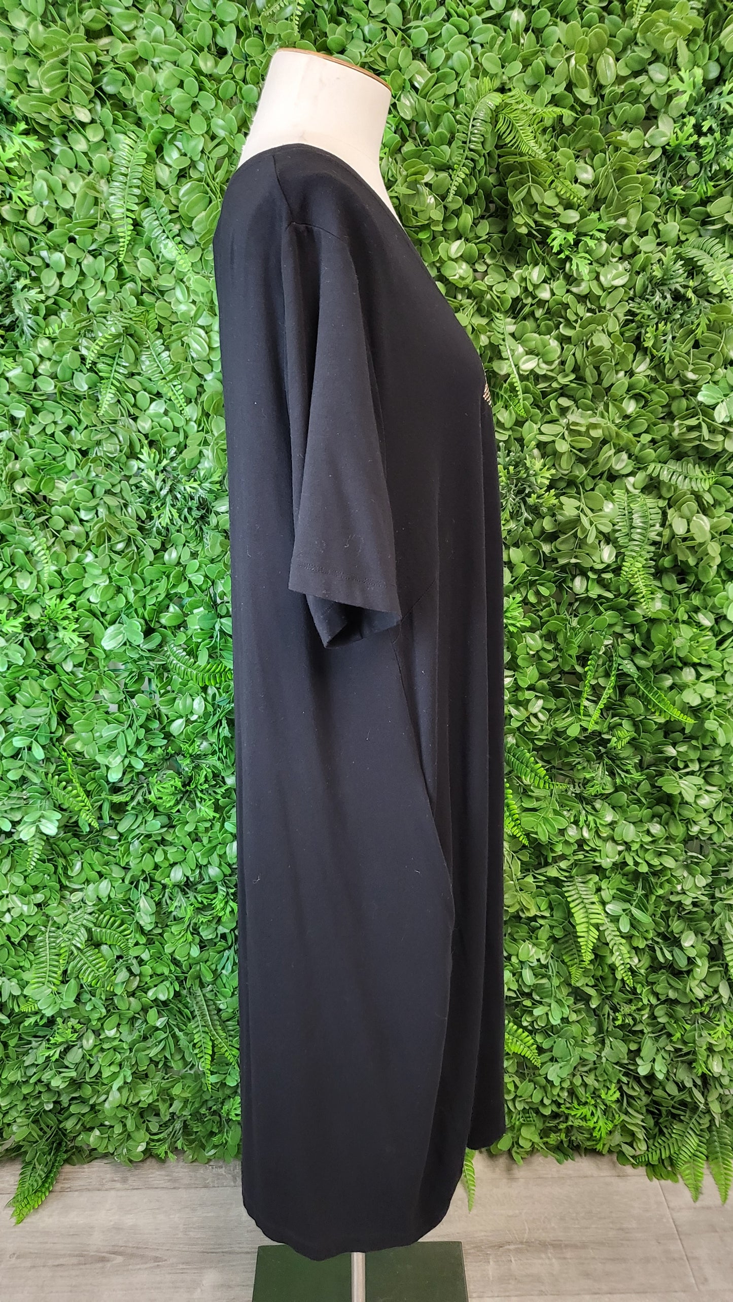 Pretty Basics Black Tunic Swing Top (18-20)