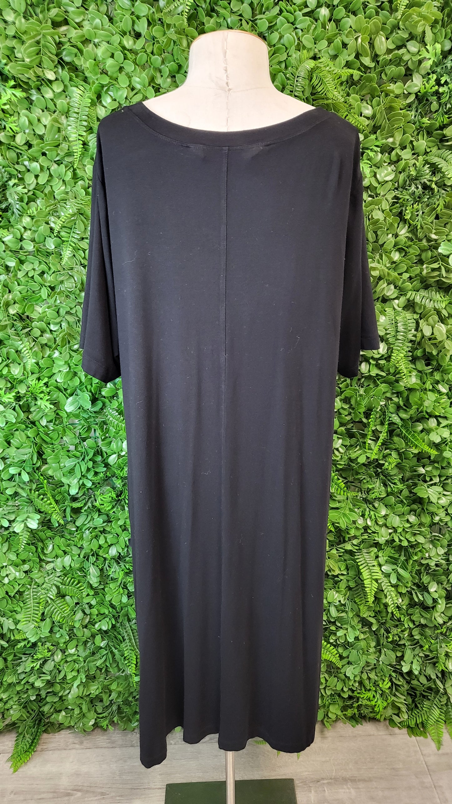 Pretty Basics Black Tunic Swing Top (18-20)