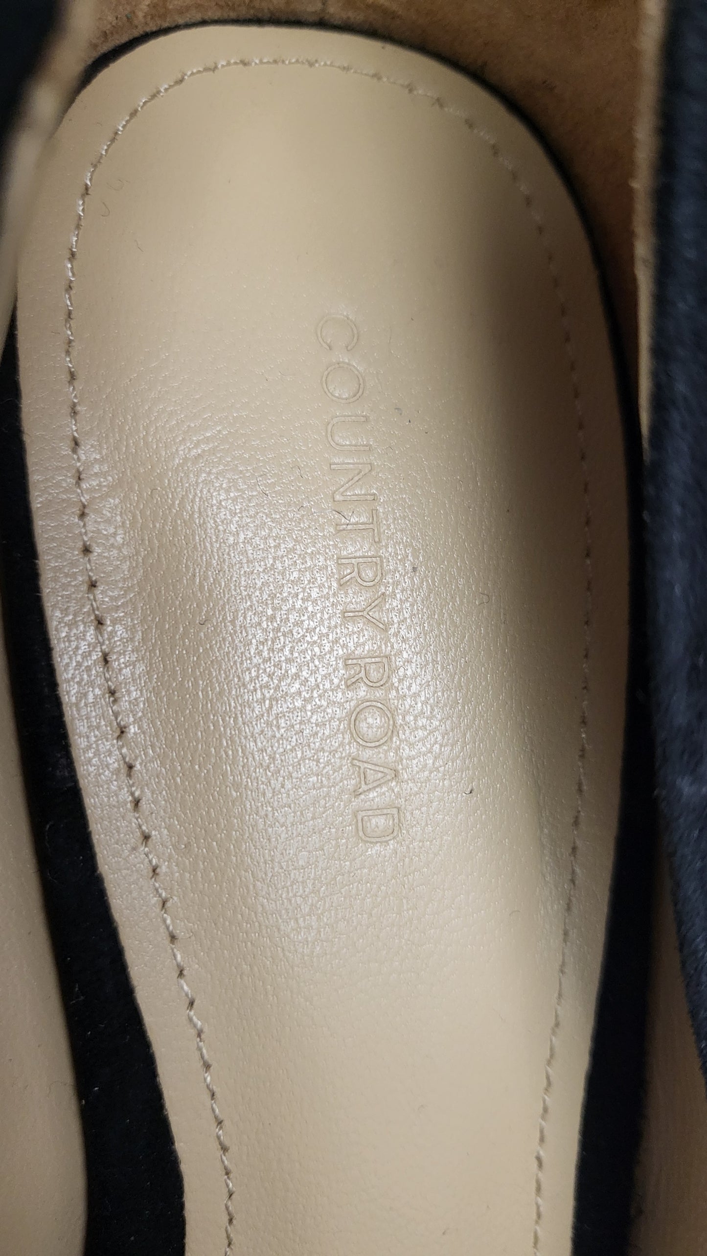 Country Road Black Suede Heel (36)