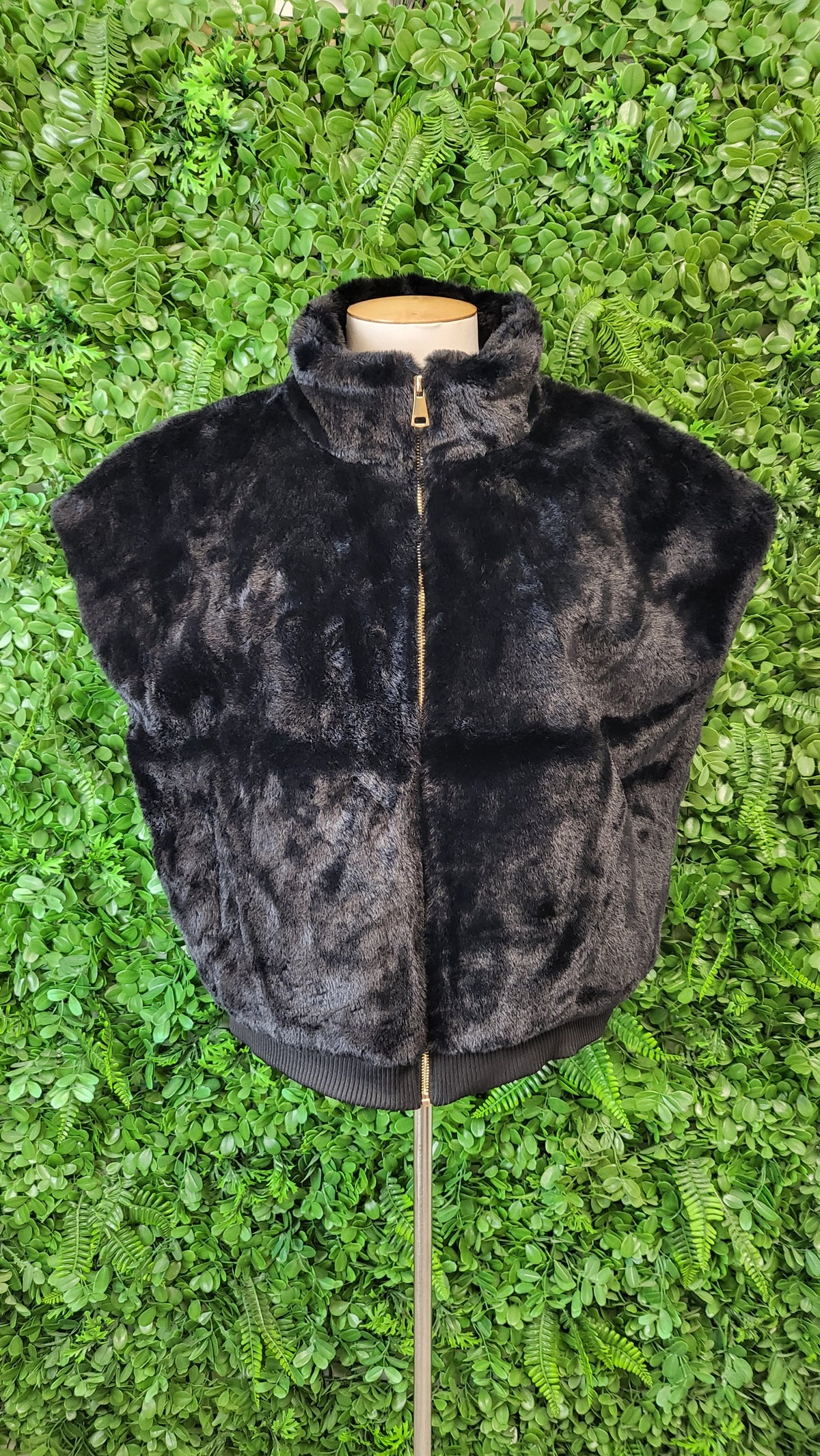 Alice & Lily Black Fur Vest BNWT (16)