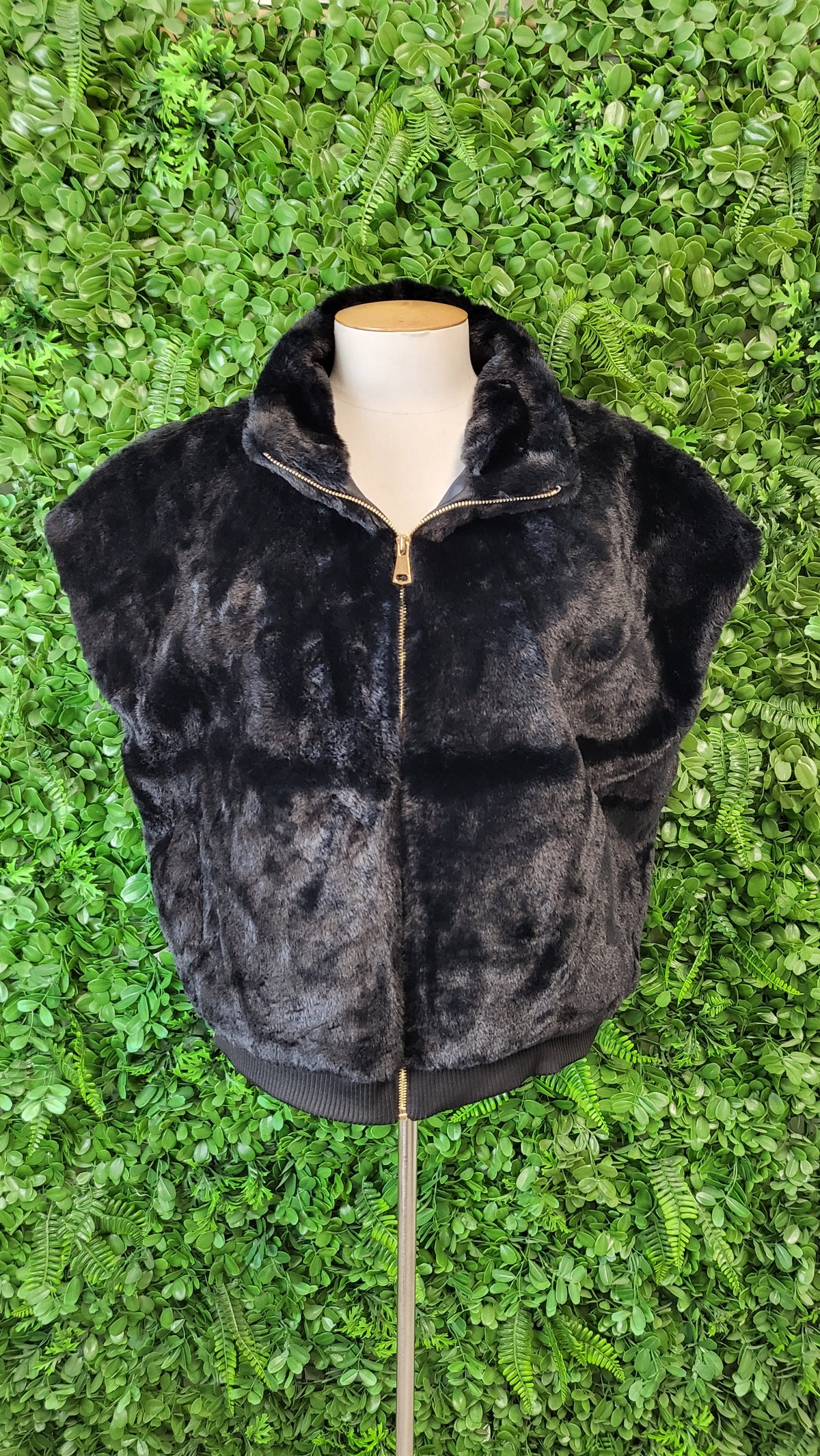 Alice & Lily Black Fur Vest BNWT (16)