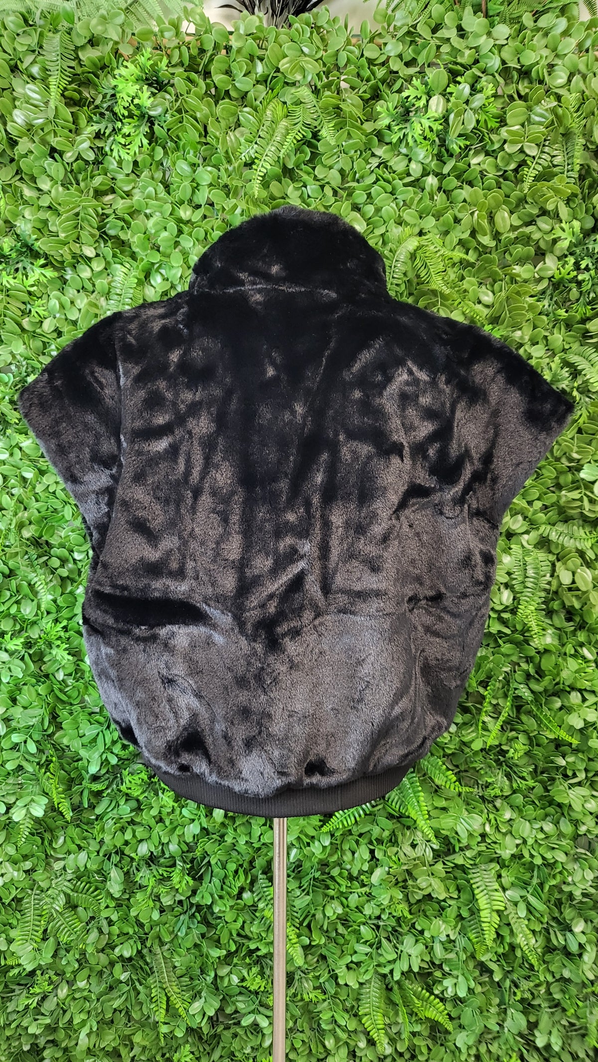 Alice & Lily Black Fur Vest BNWT (16)