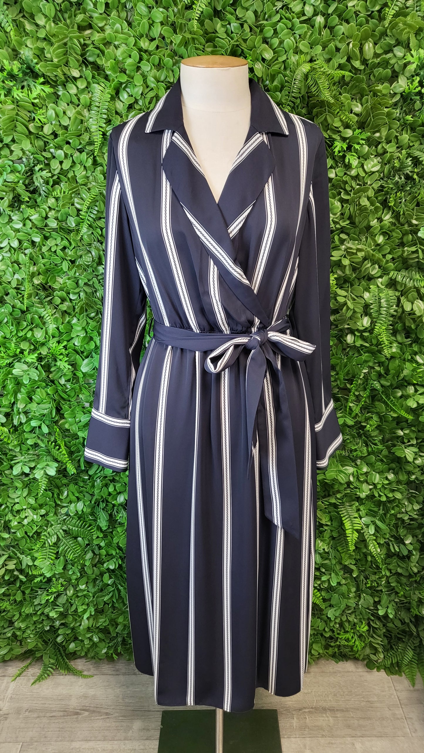 Witchery Stripe Collared Maxi Dress (8)
