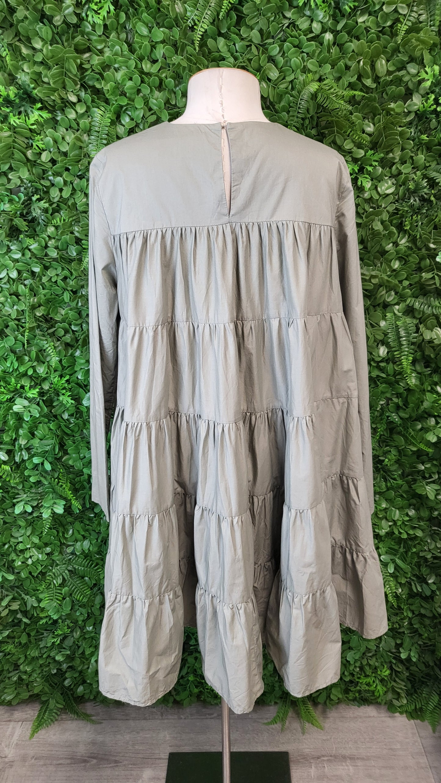Decjuba Sage Green Tiered Mini Dress (8)