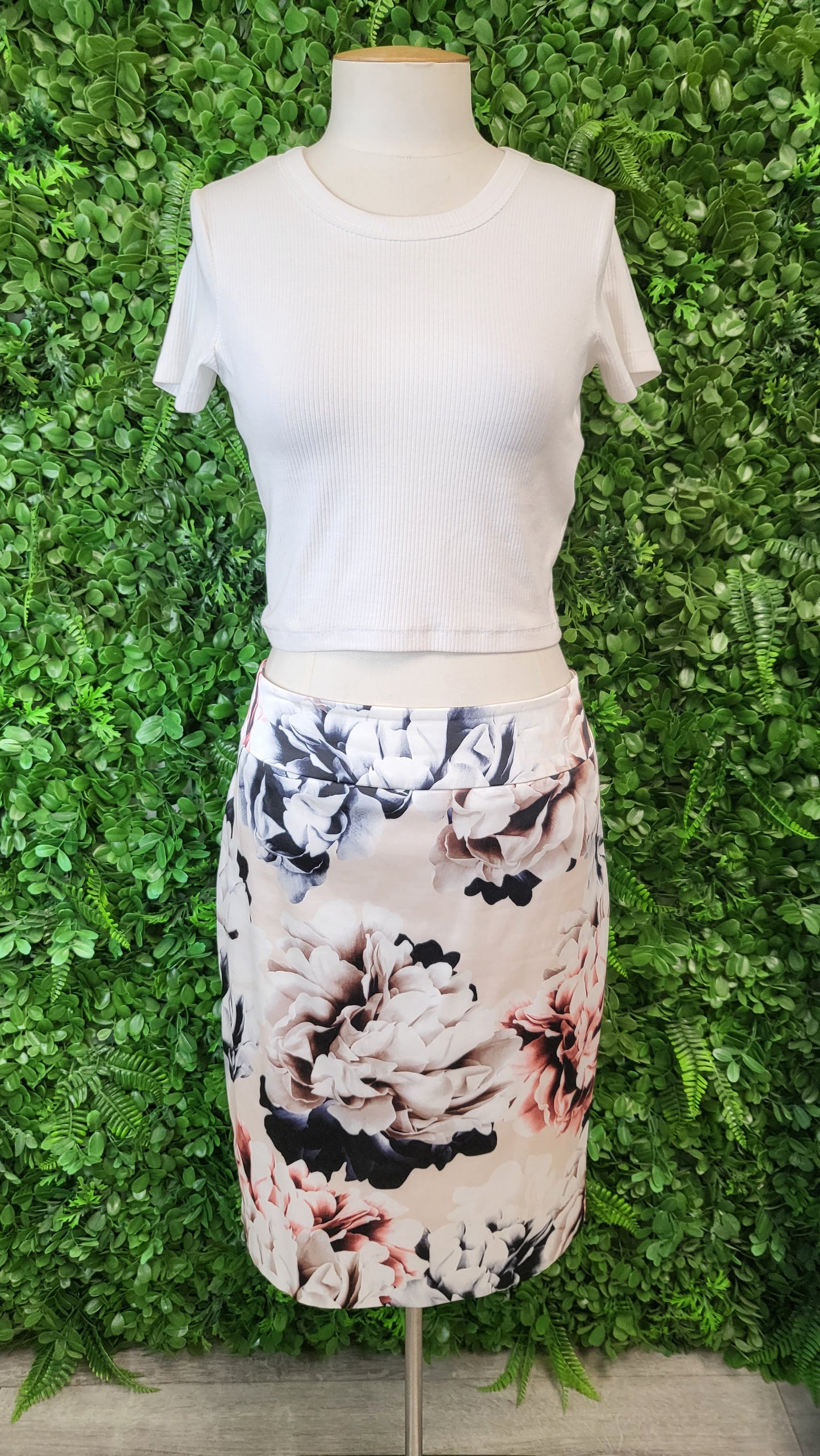 Revue Cream Floral Skirt (14)