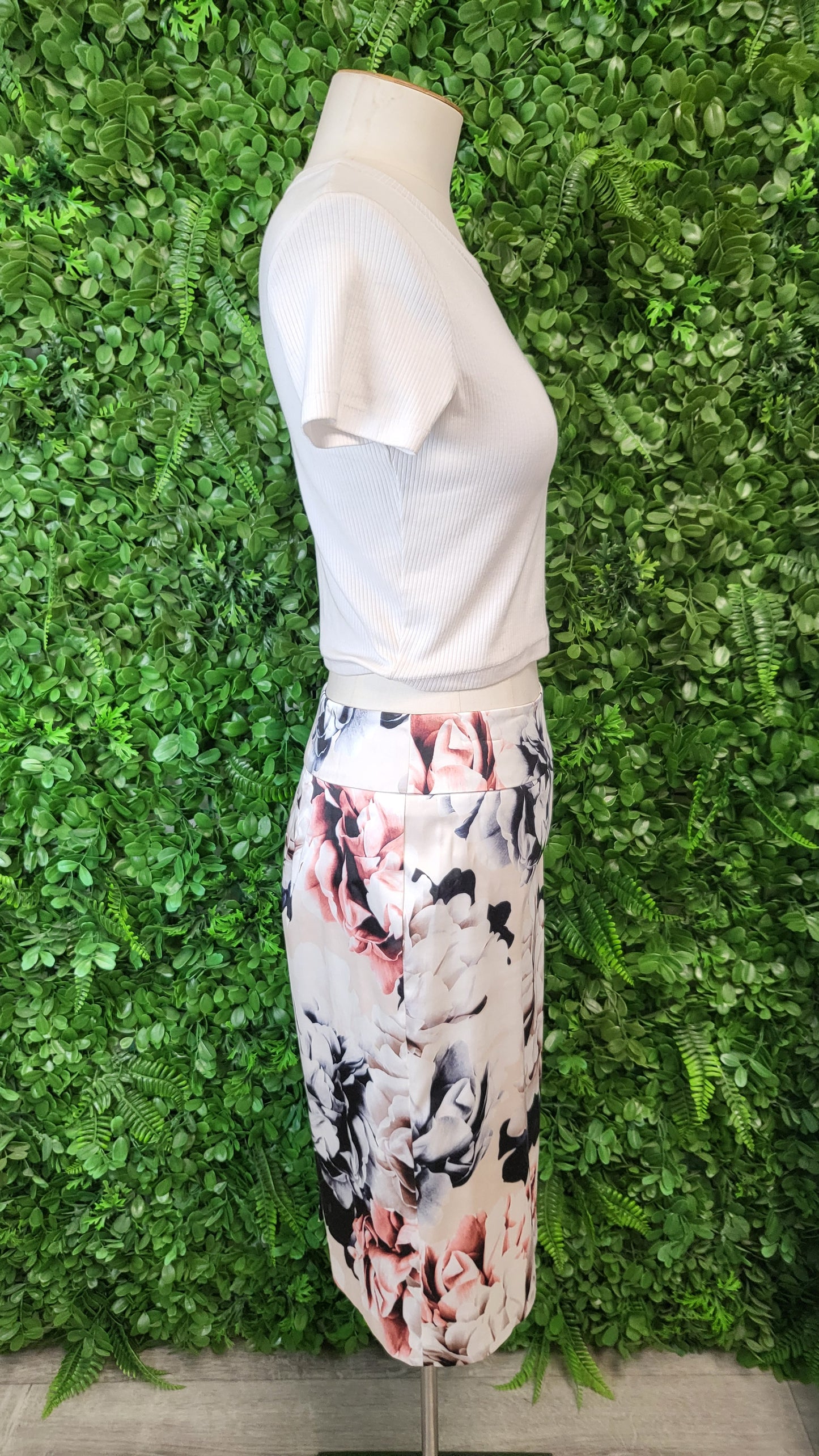 Revue Cream Floral Skirt (14)