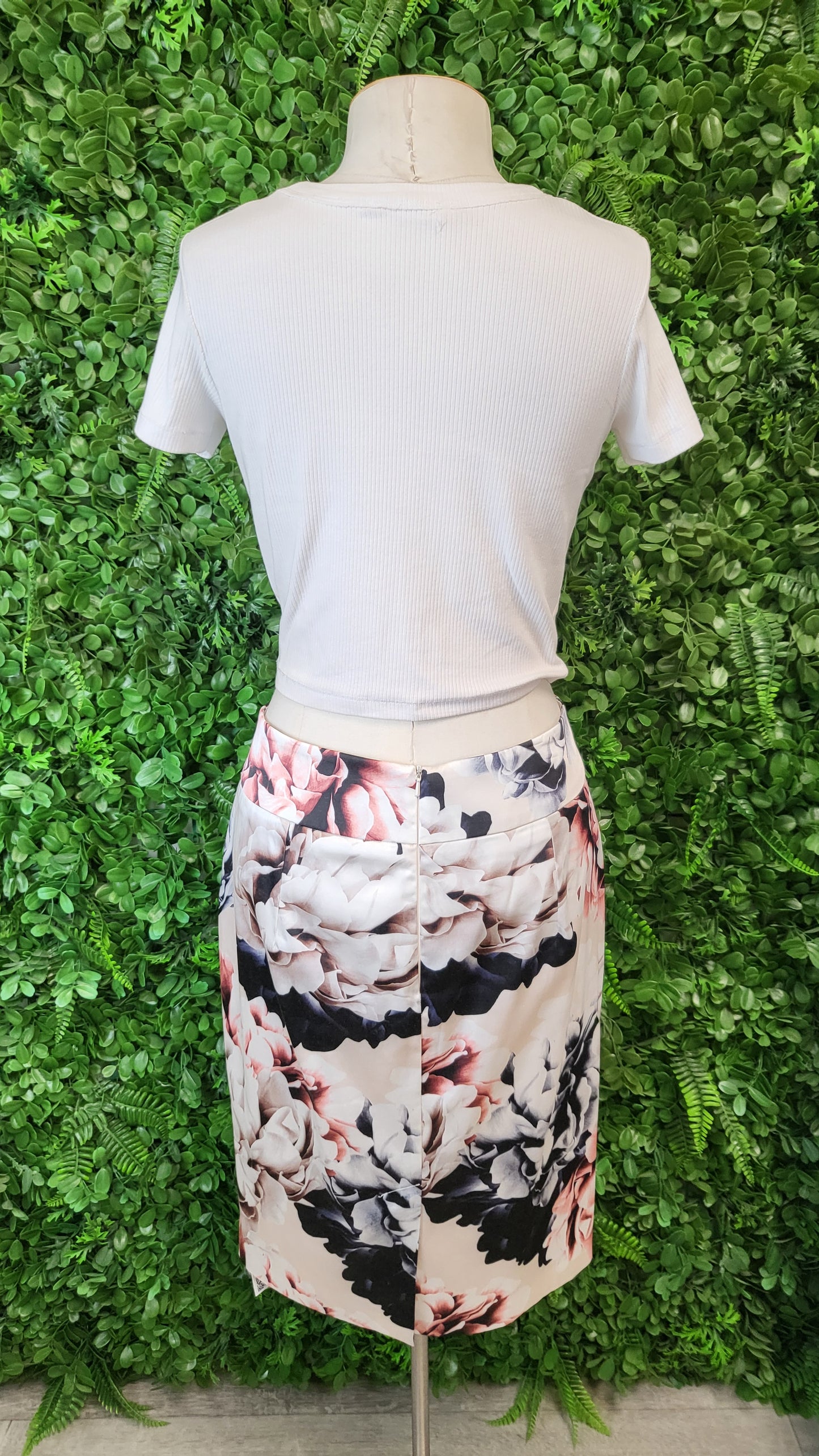 Revue Cream Floral Skirt (14)