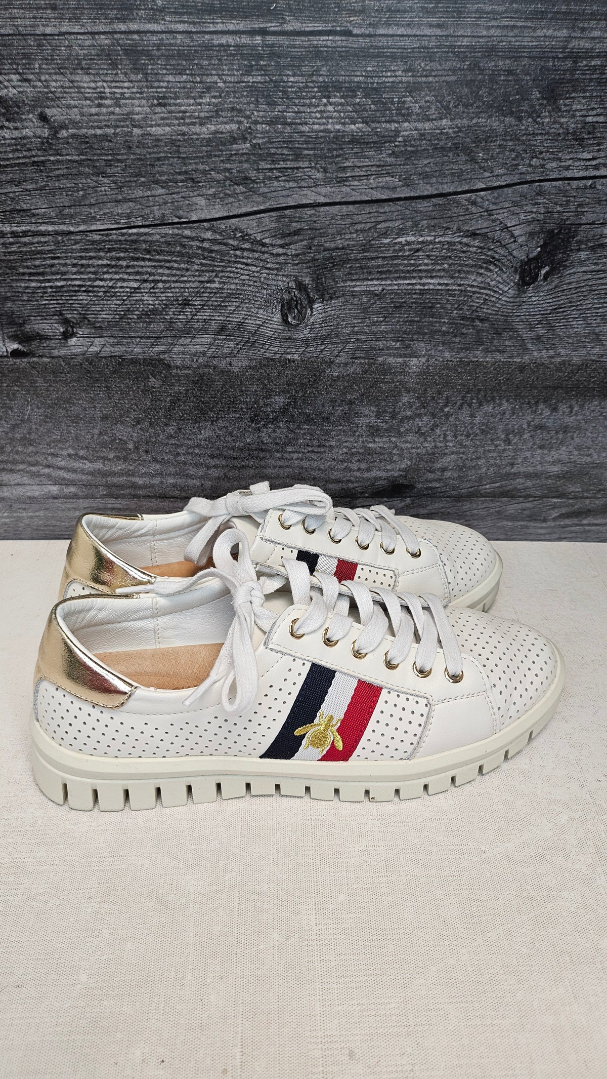 Laguna Quays White Bee Sneaker (38)