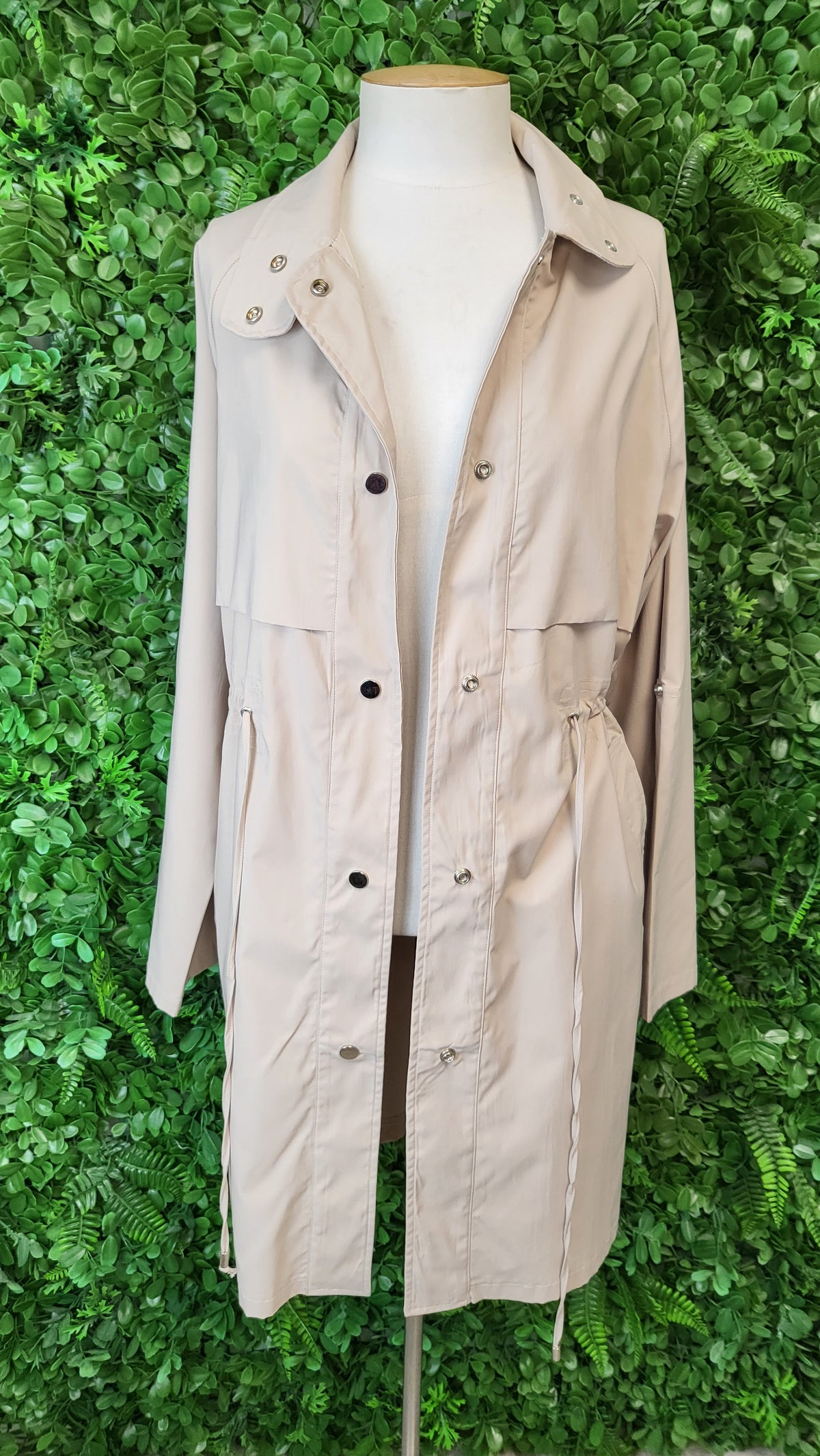 Unknown Beige Trenchcoat (12)