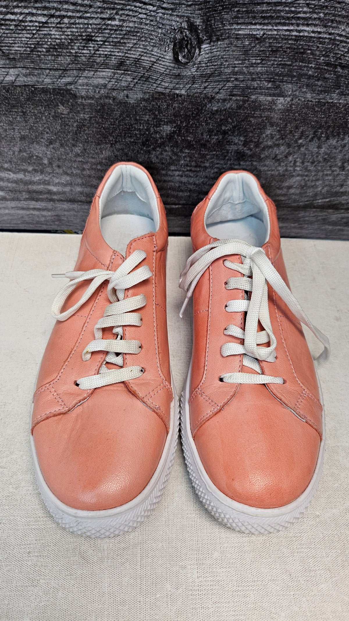 Sala Coral Leather Sneaker (37)