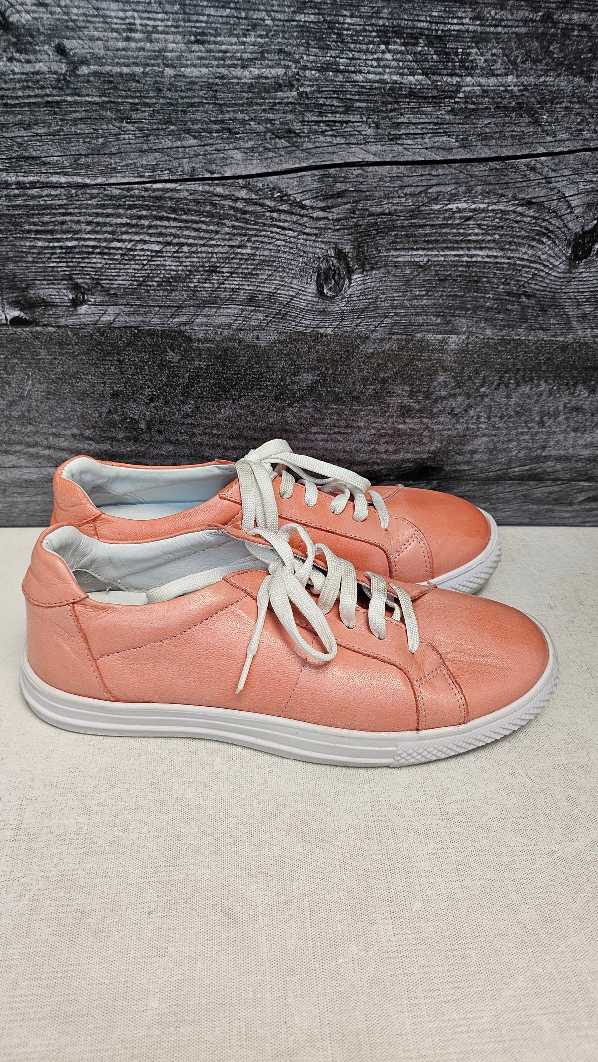 Sala Coral Leather Sneaker (37)