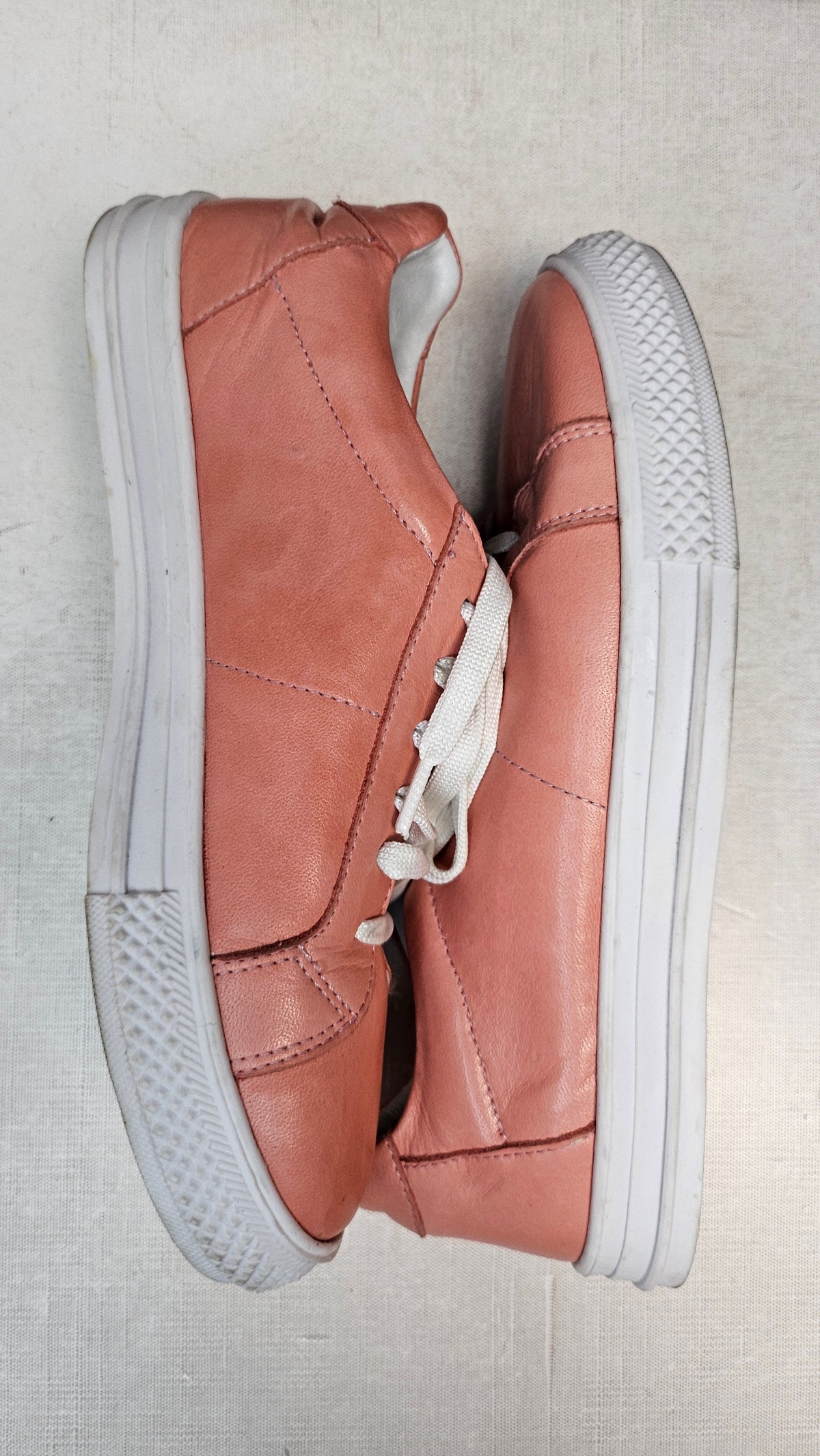 Sala Coral Leather Sneaker (37)
