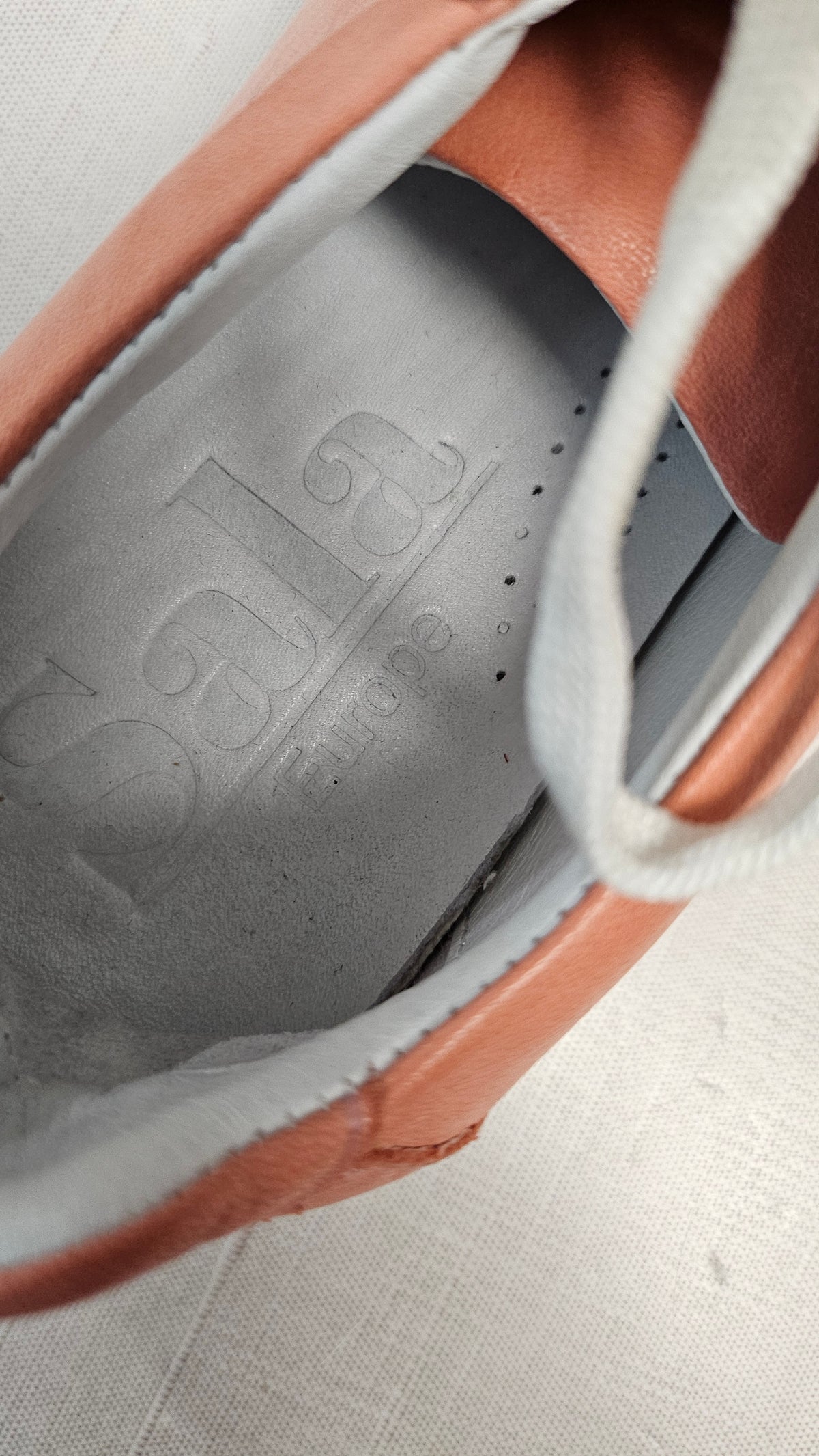 Sala Coral Leather Sneaker (37)
