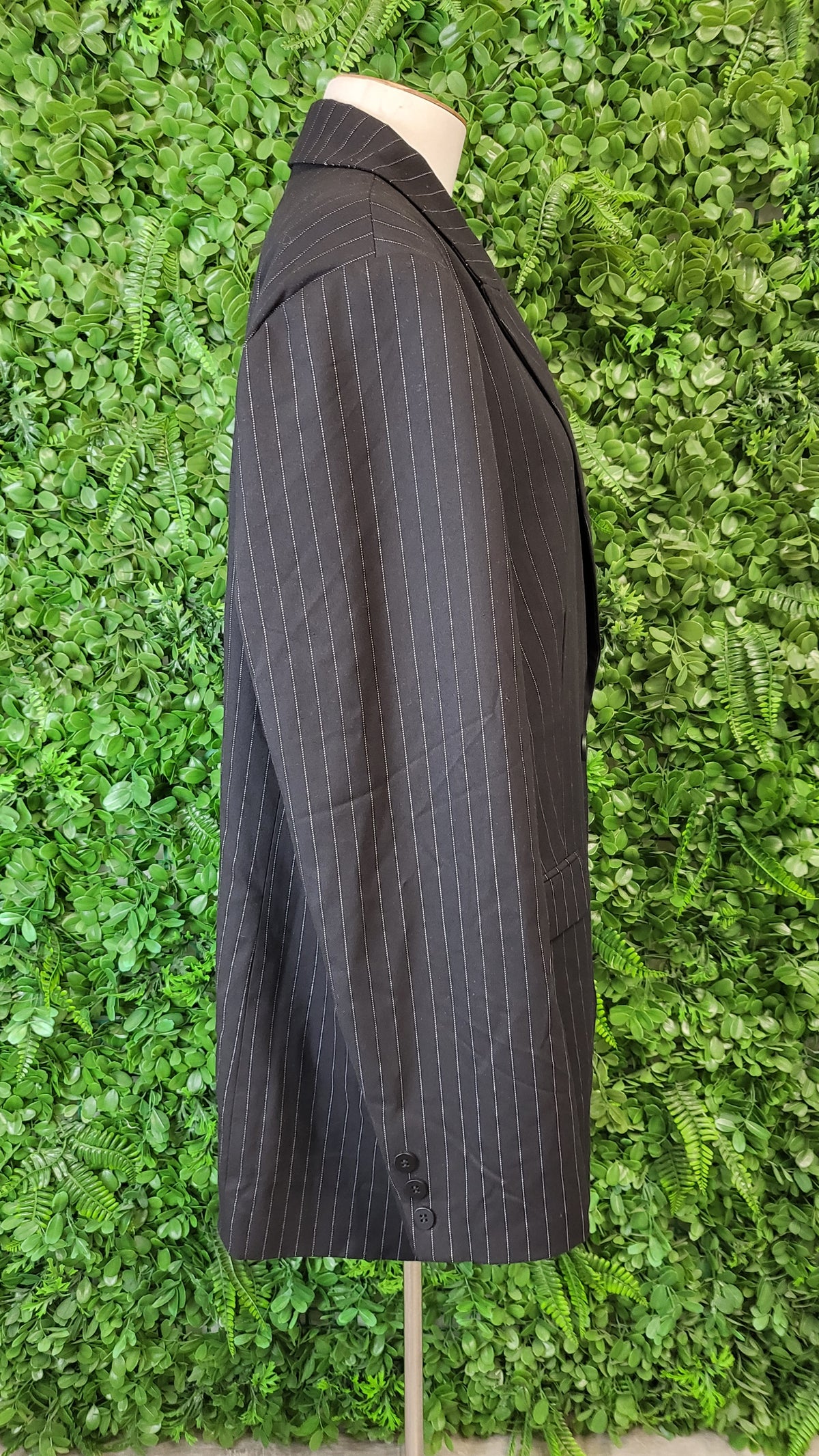 Decjuba Pinstripe Oversized Blazer (18)