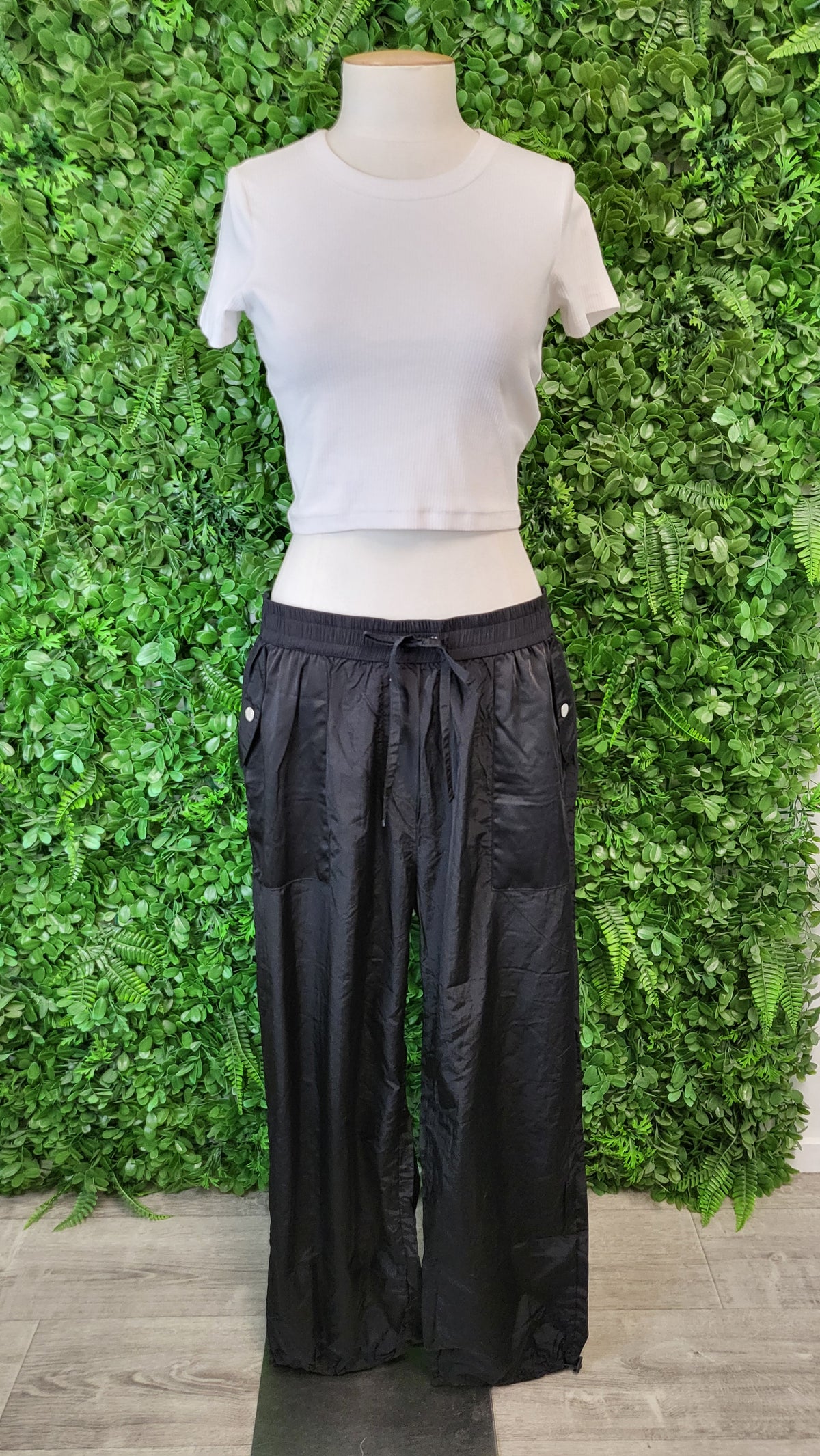 Decjuba Black Parachute Pant BNWT (14)