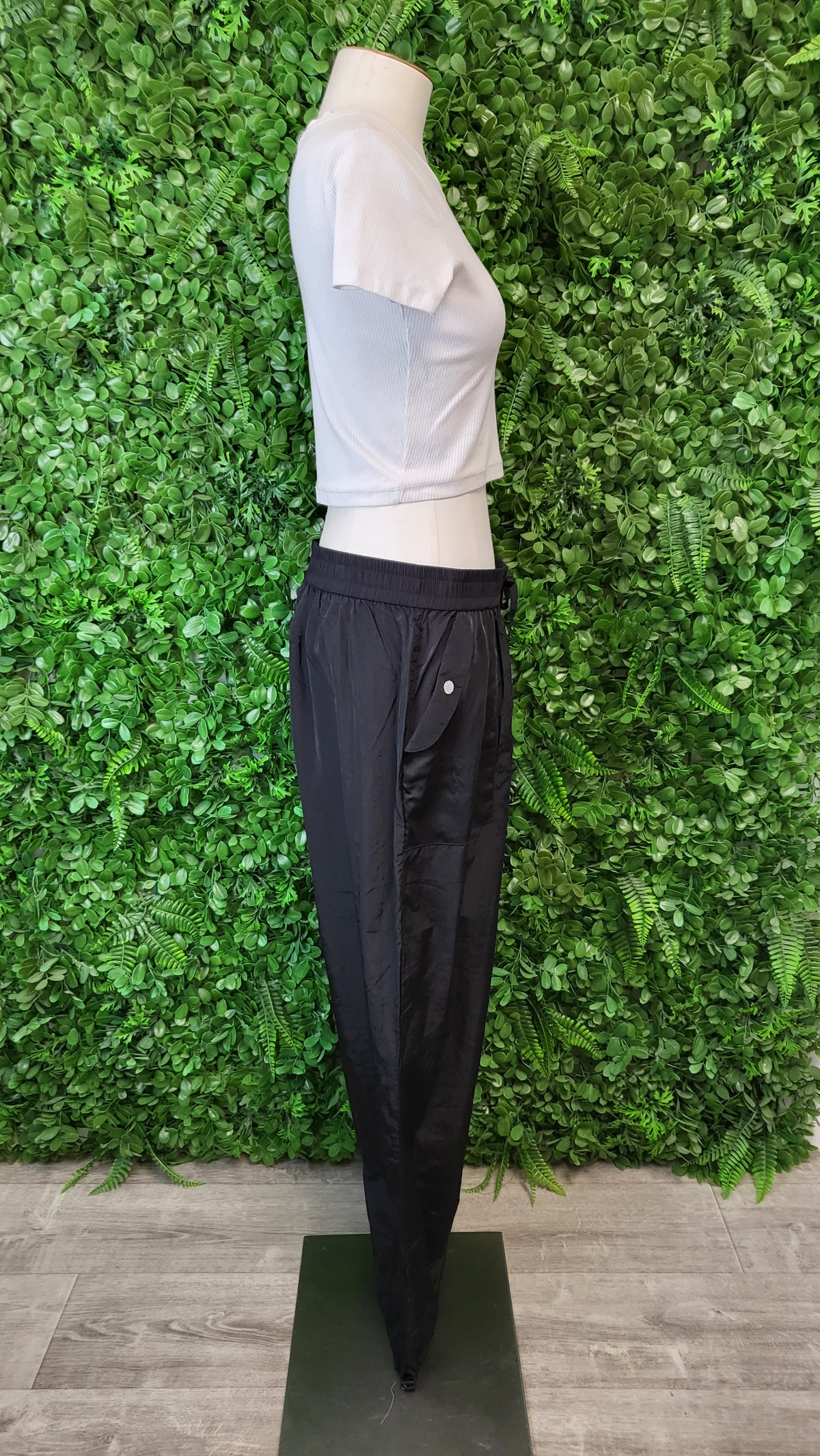 Decjuba Black Parachute Pant BNWT (14)